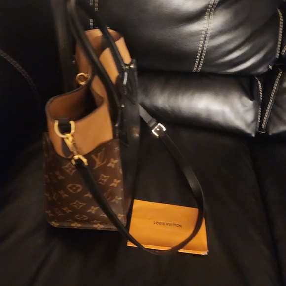 Louis Vuitton purse - Picture 3 of 4